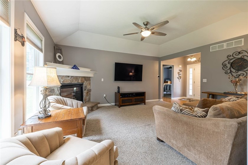 Welcome Home to 475 Mill Road, Step right in and fall in love! - photo 12