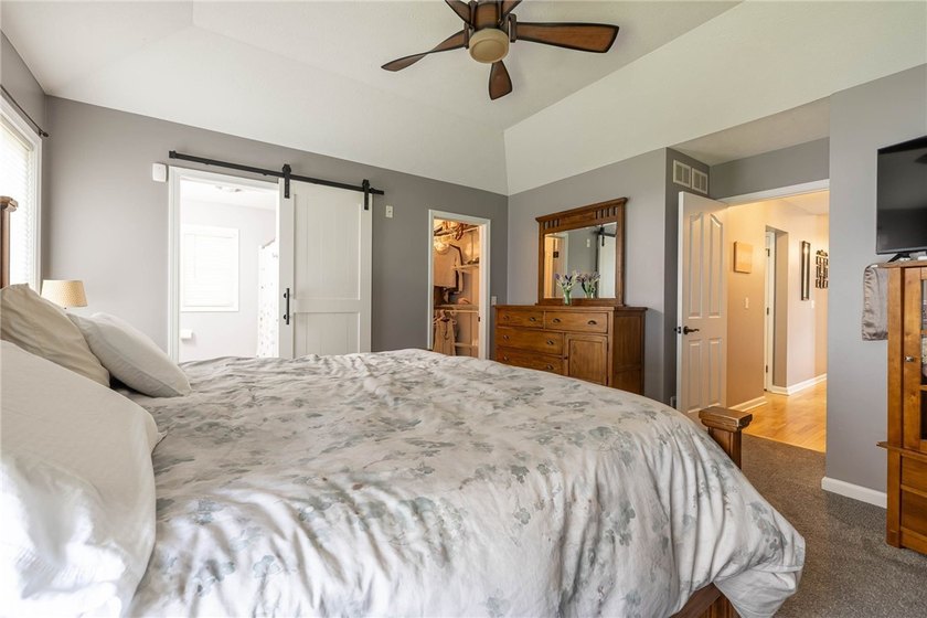 Welcome Home to 475 Mill Road, Step right in and fall in love! - photo 18