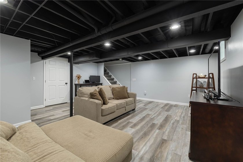 Welcome Home to 475 Mill Road, Step right in and fall in love! - photo 25