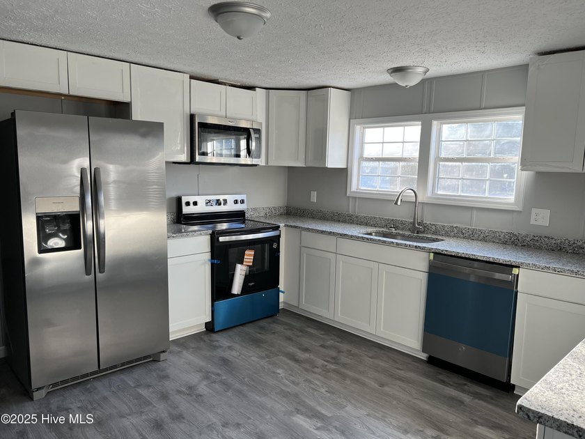 Check out this beauty in the Pembroke area, just off Trent Road! - photo 4