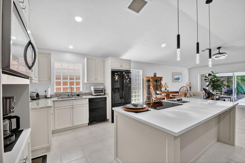WOW - Awesome pool home with renovated kitchen, flooring and - photo 14
