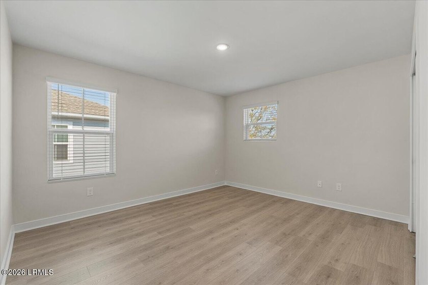 Luxury marsh front living, newer construction, deep water - photo 22
