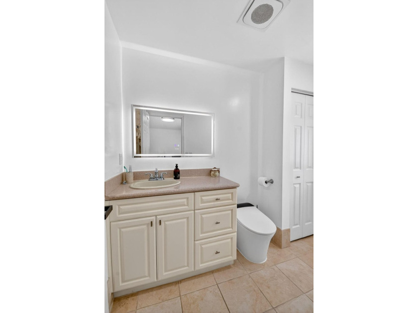 WOW - Awesome pool home with renovated kitchen, flooring and - photo 23