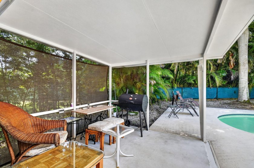 WOW - Awesome pool home with renovated kitchen, flooring and - photo 32