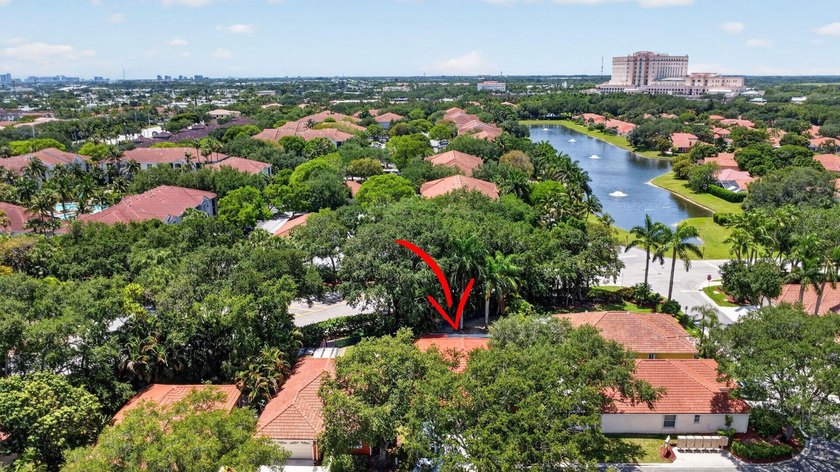 WOW - Awesome pool home with renovated kitchen, flooring and - photo 45