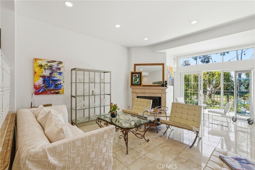 Coveted SeaCliff on the Greens Executive townhome. Light-filled - photo 11