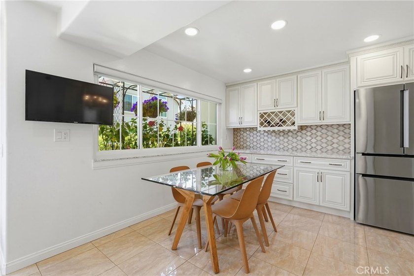Coveted SeaCliff on the Greens Executive townhome. Light-filled - photo 21