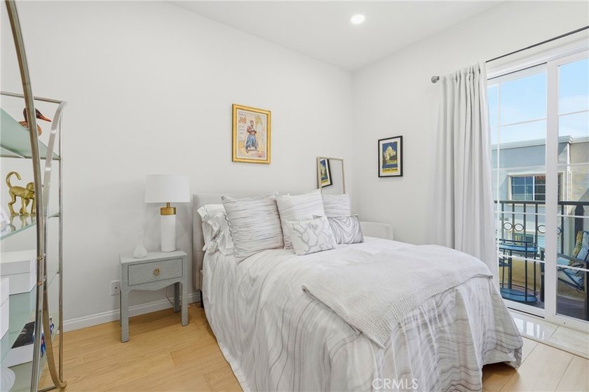 Coveted SeaCliff on the Greens Executive townhome. Light-filled - photo 43