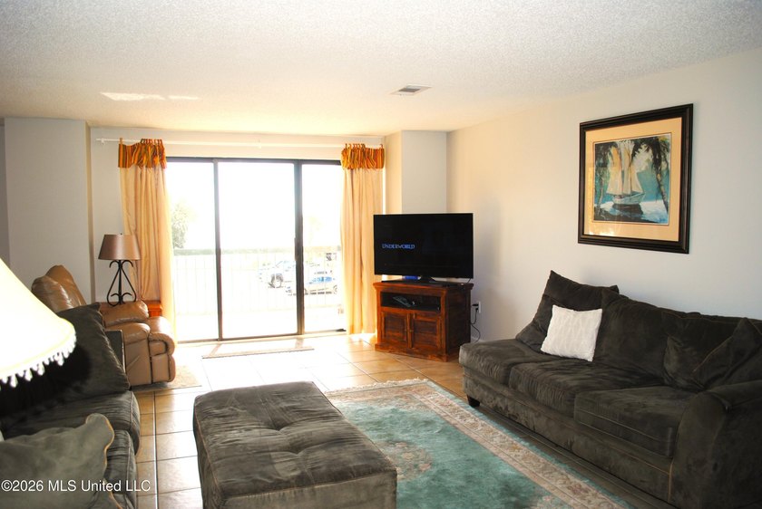 Investors dream. This unit has a signed 1 year lease with a - photo 3