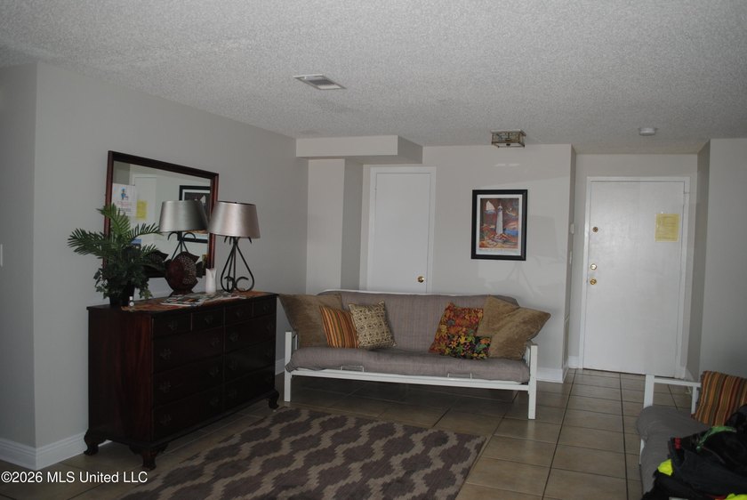 Investors dream. This unit has a signed 1 year lease with a - photo 4