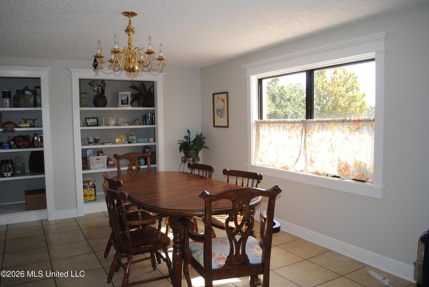 Investors dream. This unit has a signed 1 year lease with a - photo 7