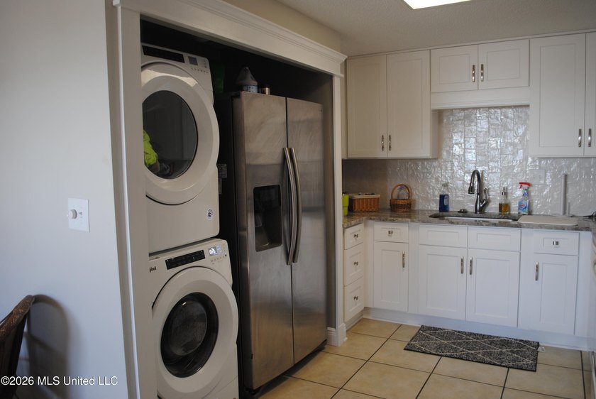 Investors dream. This unit has a signed 1 year lease with a - photo 8