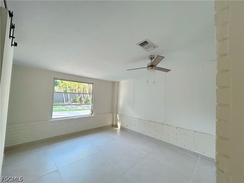 This beautiful home features 2 bedrooms and 1.5 bathrooms. It - photo 22