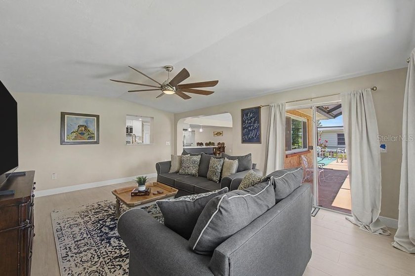 WOW, a newly polished gem in an ideal Florida setting, this - photo 22