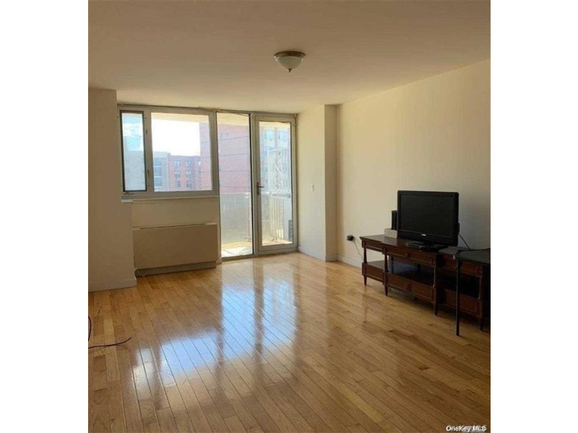 In the heart of downtown flushing, this condominium is in the - photo 2