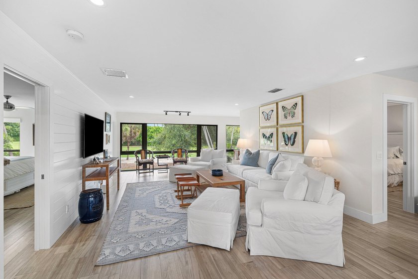 Beautifully updated 2-bedroom, 2-bath second-floor residence in - photo 2
