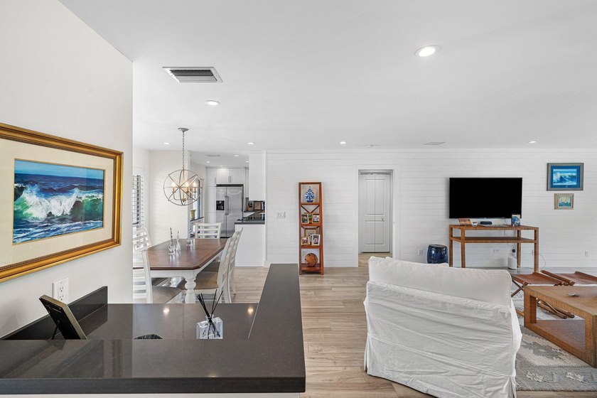 Beautifully updated 2-bedroom, 2-bath second-floor residence in - photo 6