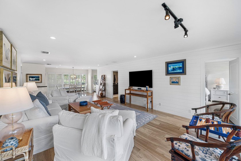 Beautifully updated 2-bedroom, 2-bath second-floor residence in - photo 9