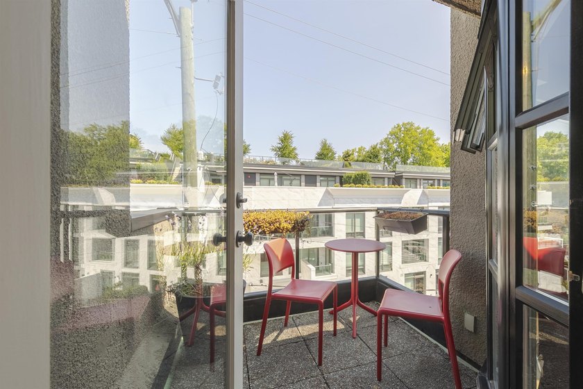 Welcome to Alma Court, an intimate boutique building tucked away - photo 9