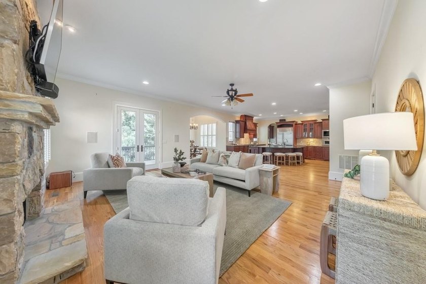 Luxury, convenience, and exceptional design come together in - photo 25