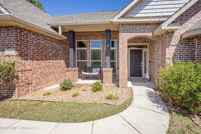 Newly reduced price as of 5/18!! Welcome home to this beautiful - photo 6