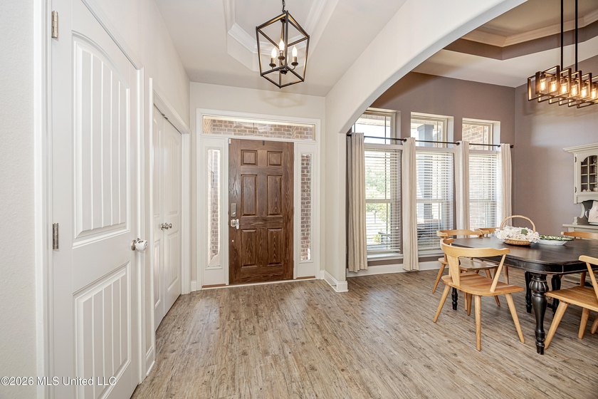 Newly reduced price as of 5/18!! Welcome home to this beautiful - photo 9
