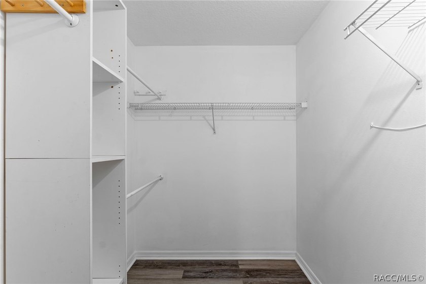 One or more photo(s) has been virtually staged. Welcome home to - photo 21