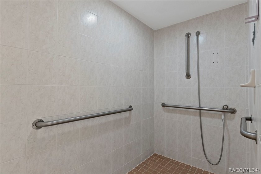 One or more photo(s) has been virtually staged. Welcome home to - photo 27