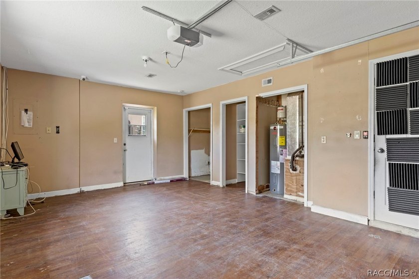 One or more photo(s) has been virtually staged. Welcome home to - photo 30