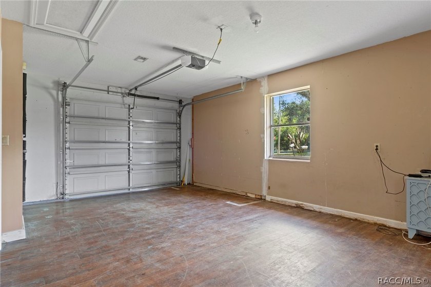 One or more photo(s) has been virtually staged. Welcome home to - photo 31
