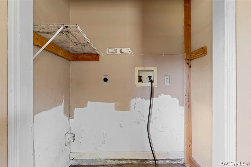 One or more photo(s) has been virtually staged. Welcome home to - photo 32