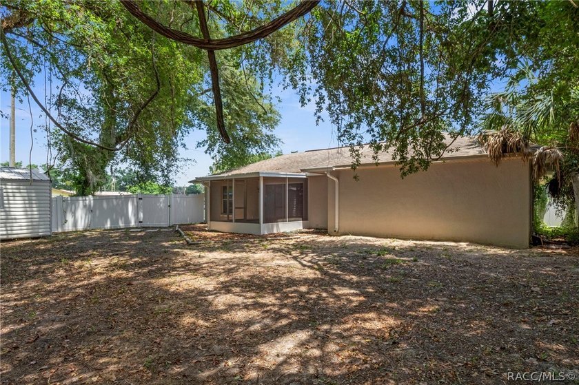One or more photo(s) has been virtually staged. Welcome home to - photo 37