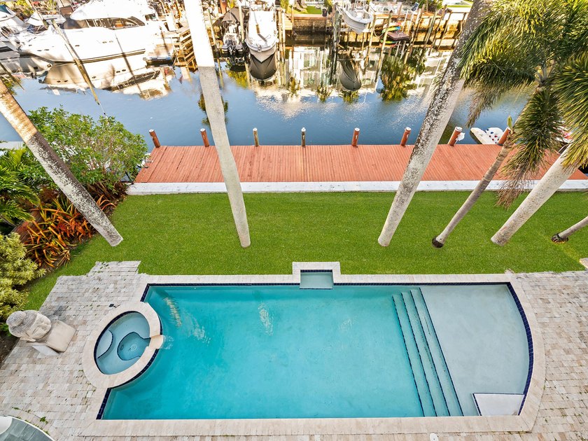 Stunning contemporary waterfront estate on the Karen Canal in - photo 6
