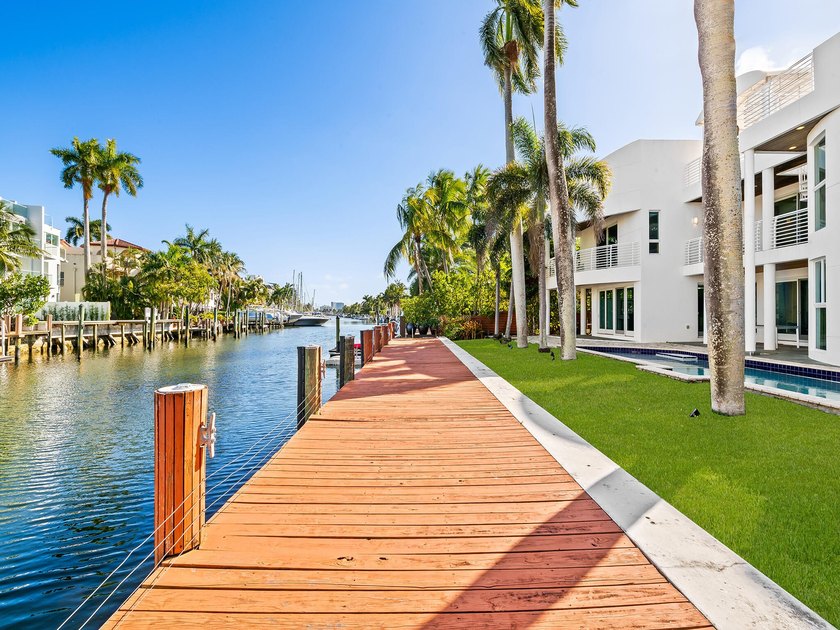 Stunning contemporary waterfront estate on the Karen Canal in - photo 7