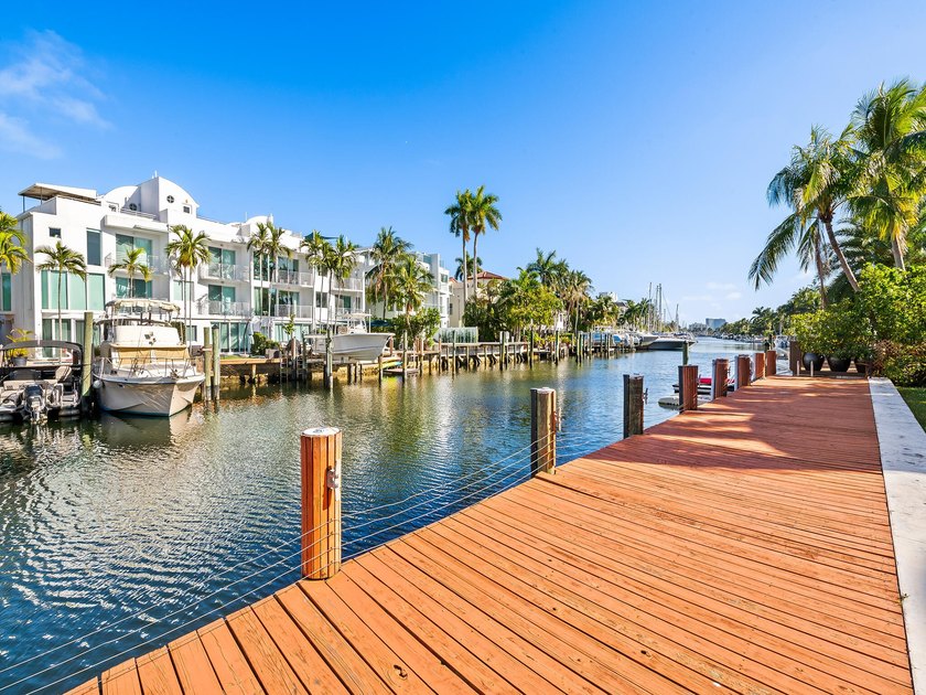 Stunning contemporary waterfront estate on the Karen Canal in - photo 8