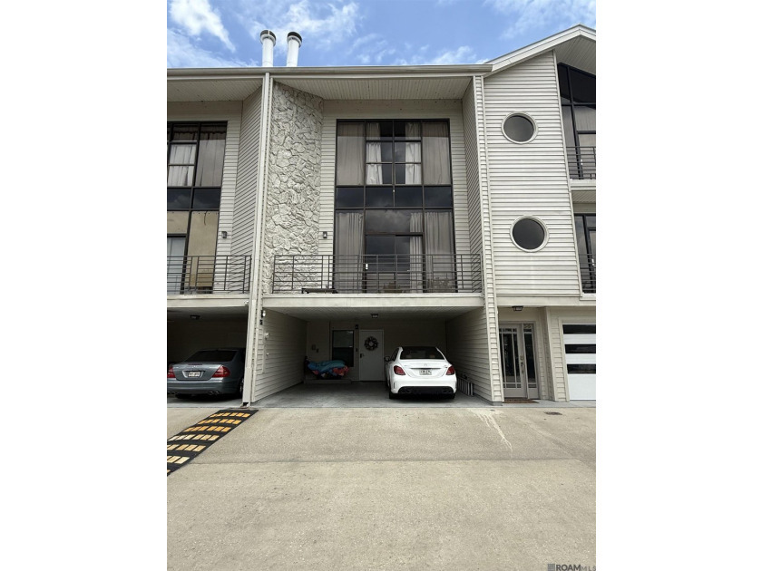 Beautiful waterfront living. This 2-bedroom, 1 full bath + half - photo 26