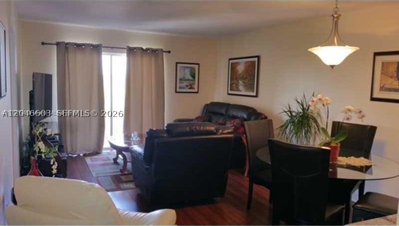 Victoria Park 2 bed 1 bath condo - Great Location - 5th floor - photo 3