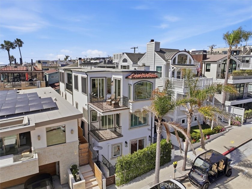 LOCATED JUST FOUR HOUSES FROM THE STRAND, this beautifully - photo 6
