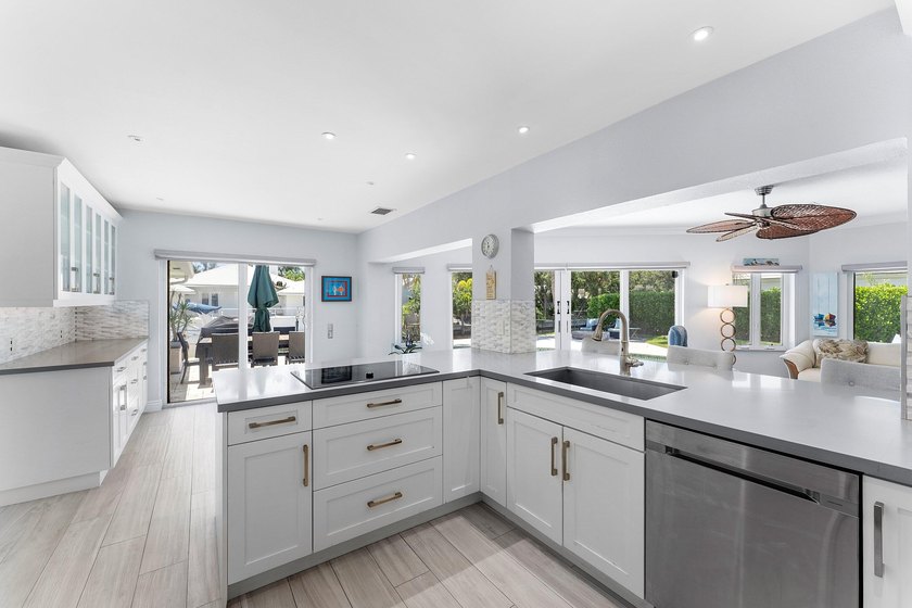Beautifully remodeled waterfront home in sought-after Camino - photo 7