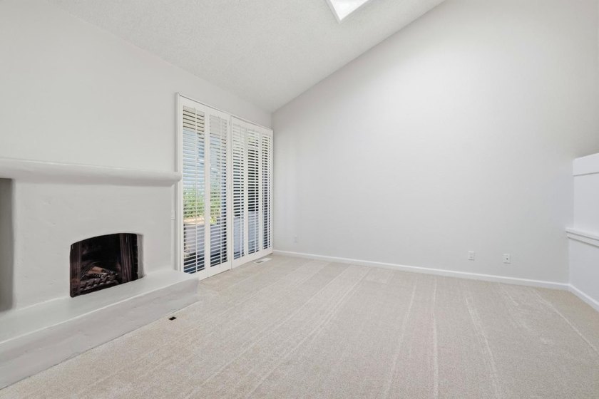Just Reduced $100,000!!! Light and bright Seascape townhouse in - photo 9