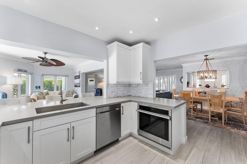 Beautifully remodeled waterfront home in sought-after Camino - photo 9