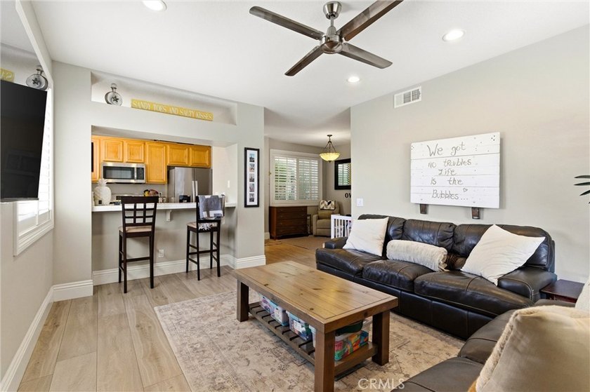 500 sqft patio! Corner/end unit, single-level living with no - photo 11