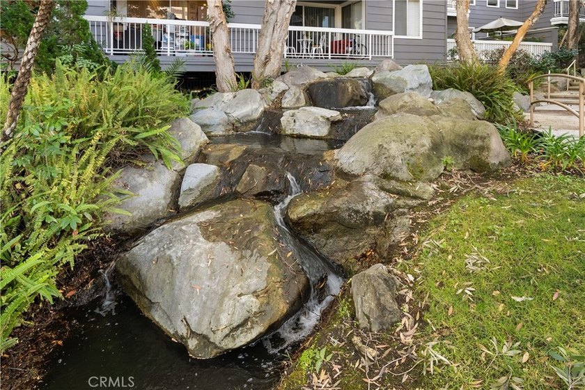 500 sqft patio! Corner/end unit, single-level living with no - photo 39