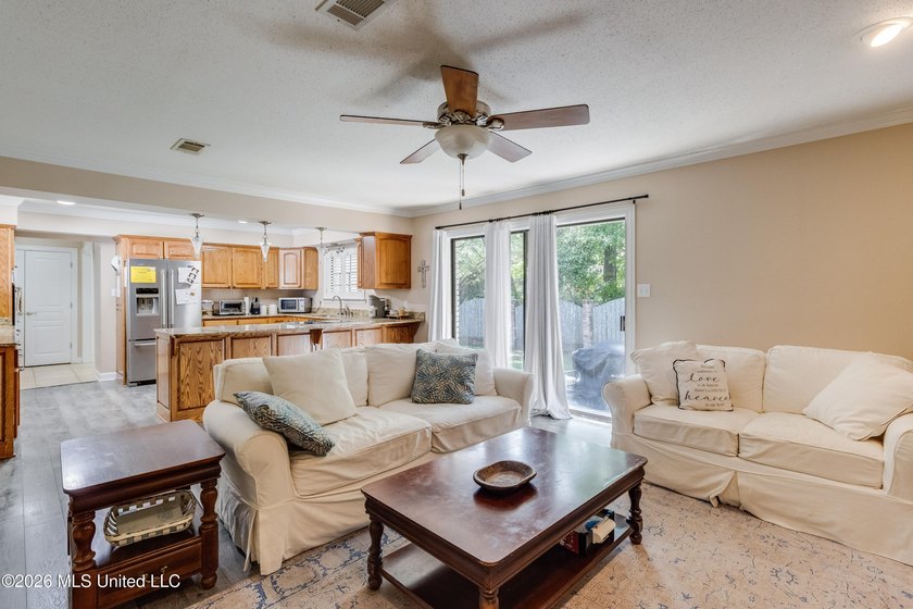 Welcome to 7 Keyser Lane in Gulfport, MS--an inviting home - photo 8