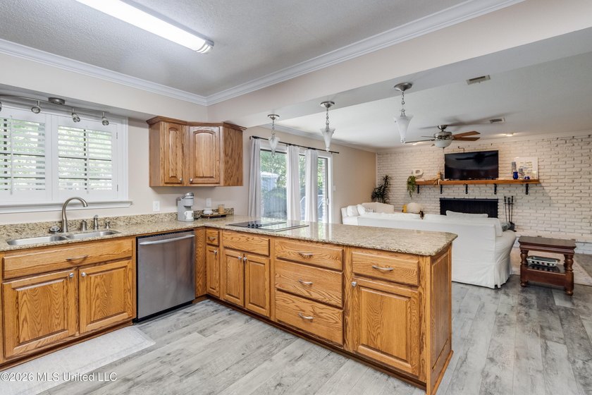 Welcome to 7 Keyser Lane in Gulfport, MS--an inviting home - photo 10