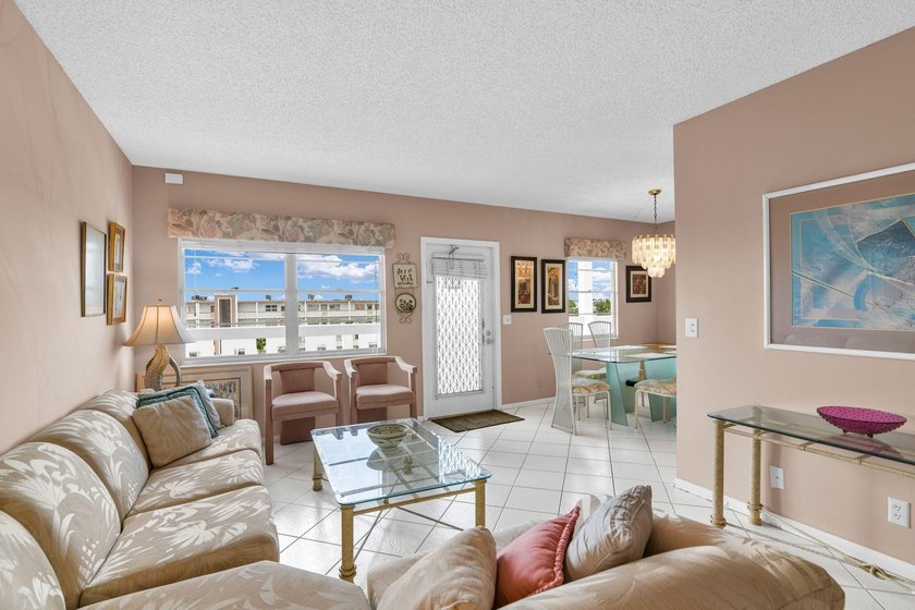 Spacious 4th floor Condo 2 br 2 bath This condo is Fully - photo 2