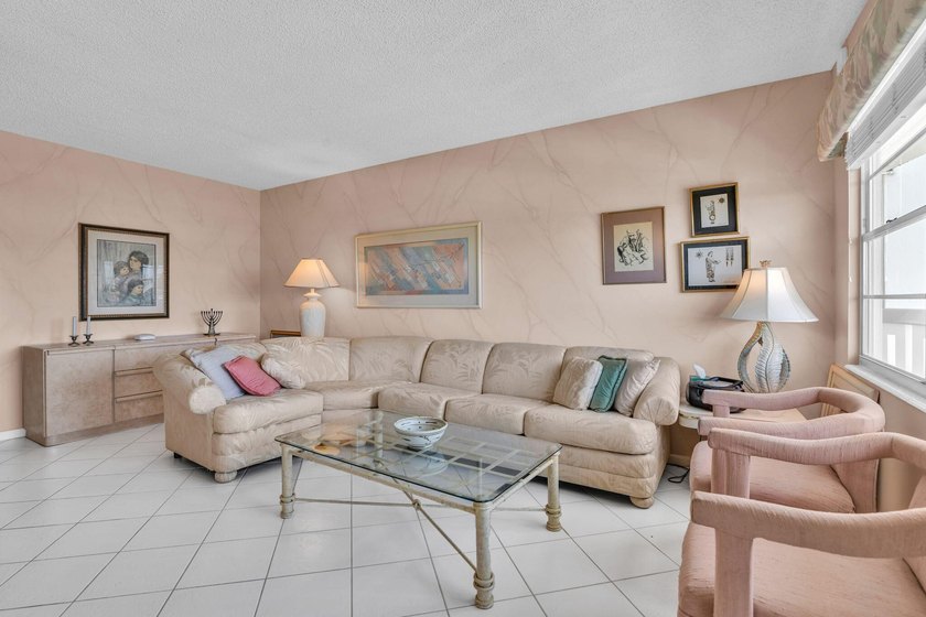 Spacious 4th floor Condo 2 br 2 bath This condo is Fully - photo 5