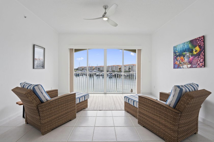 It's all about the view! Enjoy breathtaking marina vistas and - photo 4