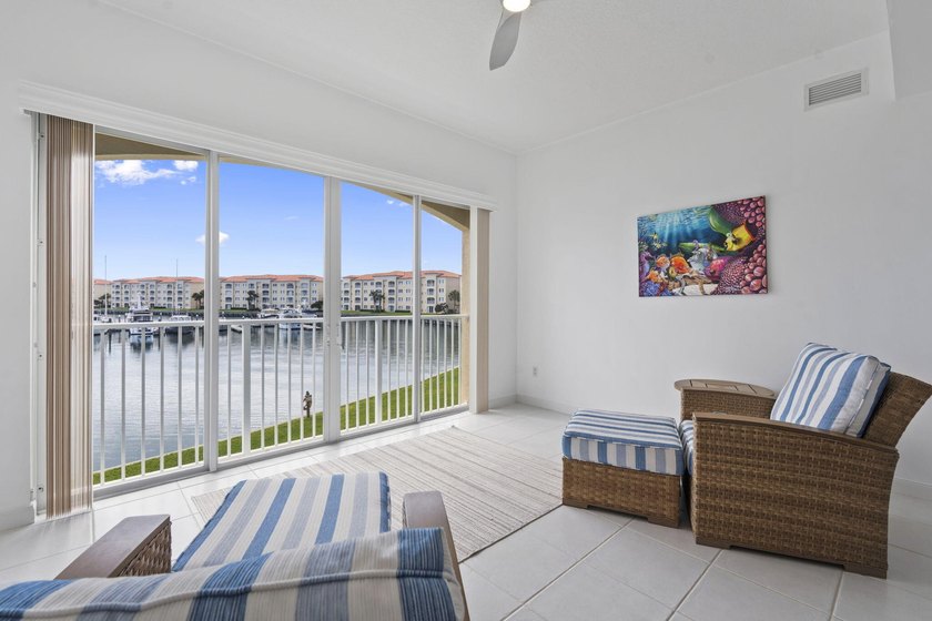 It's all about the view! Enjoy breathtaking marina vistas and - photo 5