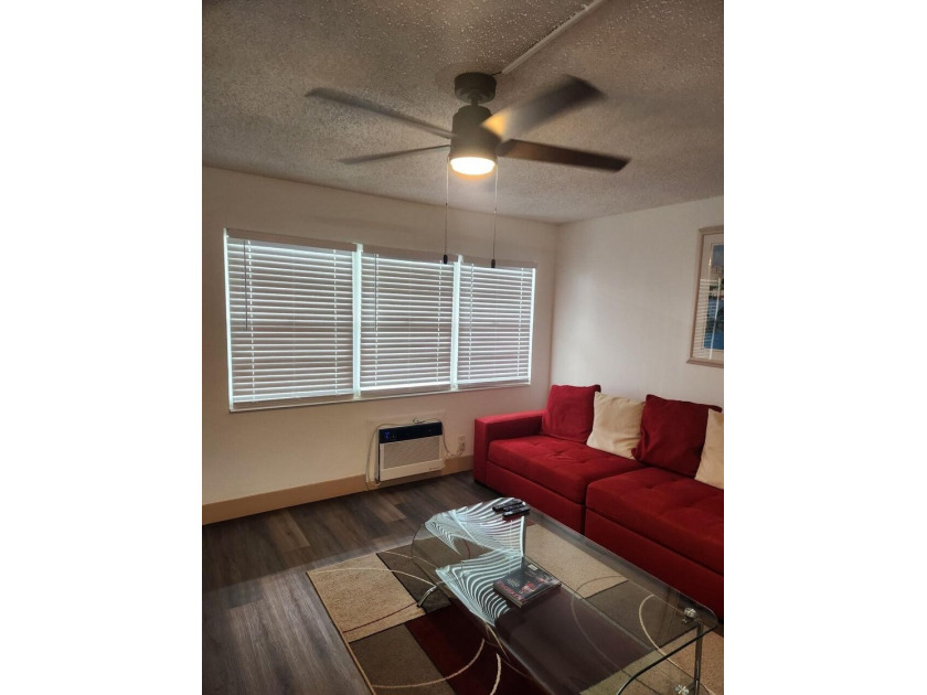 Welcome to this beautiful one-bedroom, one-bathroom condominium - photo 3